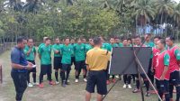 Usai Stretching, Hanafing Ajarkan Tehnik Bertahan dan Menyerang Kepada Peserta Pelatihan Pelatih