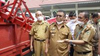 Pemprov Sulteng Serahkan Bantuan Hibah Keagamaan dan Mesin Pertanian