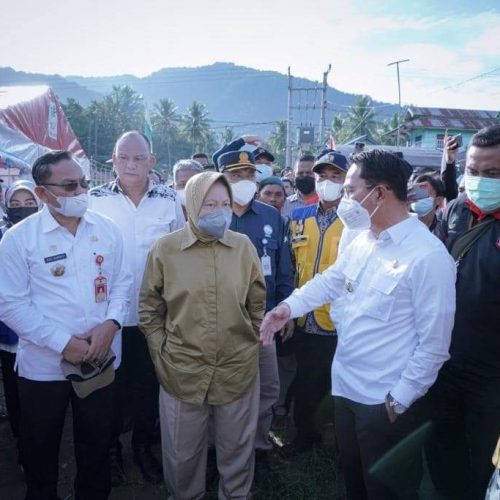 Kunjungi Posko Pengungsi Banjir di Sigi, Mensos Risma Marah-Marah?