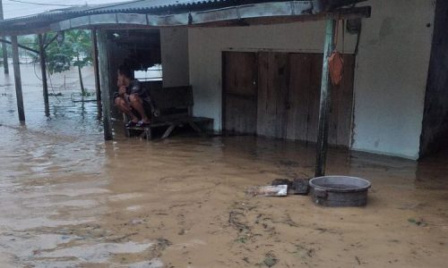 Banjir dan Longsor Menyebapkan Ratusan Rumah Rusak Serta Jembatan Putus 