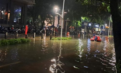 Titik Banjir  di Jakarta Terus Bertambah  Ratusan Warga Mengungsi