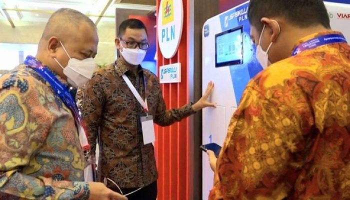 PLN Uji Coba Stasiun Penukaran Baterai Kendaraan Listrik di Jakarta