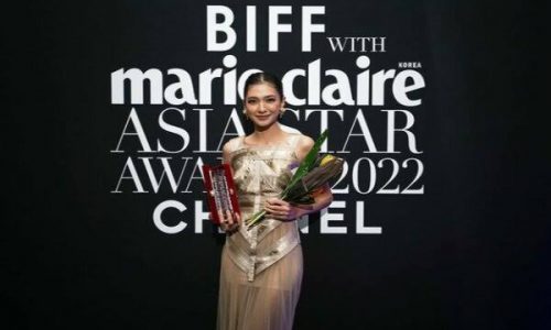 Aktris Indonesia Mikha Tambayong Raih Penghargaan Asia Award di BIFF 2022
