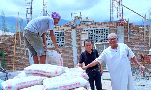 Trimedia Grup Serahkan Bantuan 50 Sak Semen Untuk Pembangunan Masjid Al Azhar Pengavu
