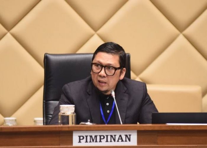 Ketua Komisi II DPR RI Minta Tinjau Ulang Penghapusan Tenaga Honorer