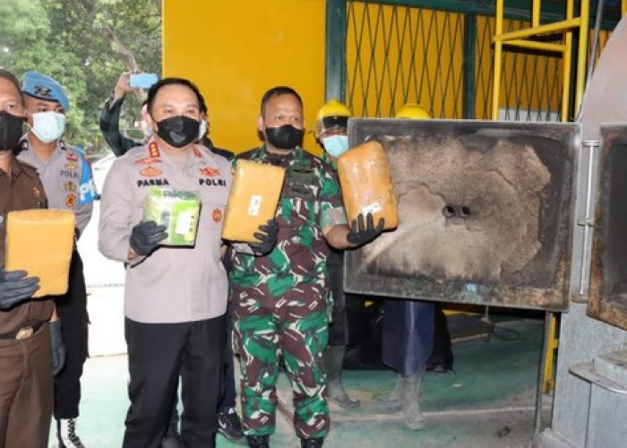 Polres Jakbar Musnahkan Ganja dan Sabu Senilai Rp 11 M 