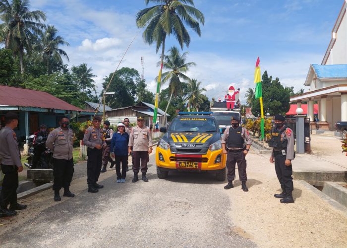 Amankan Pawai Natal, Kapolsek Mori Atas Ingatkan Tidak Ugal-ugalan di Jalan