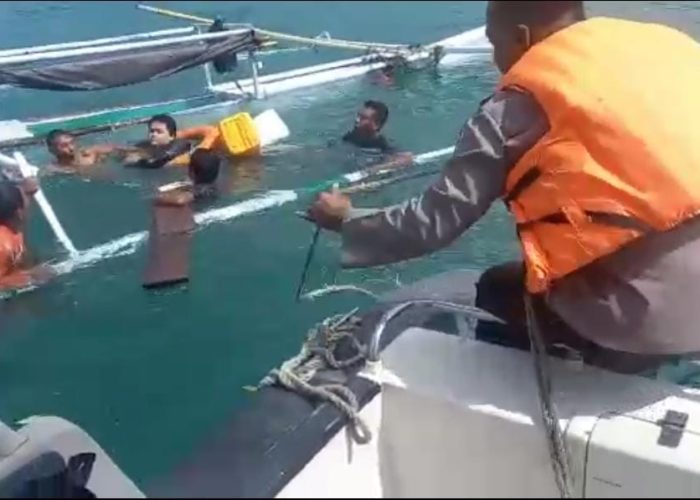 Polisi Tolitoli Selamatkan Korban Perahu yang Tenggelam di Perairan Tanjung Batu