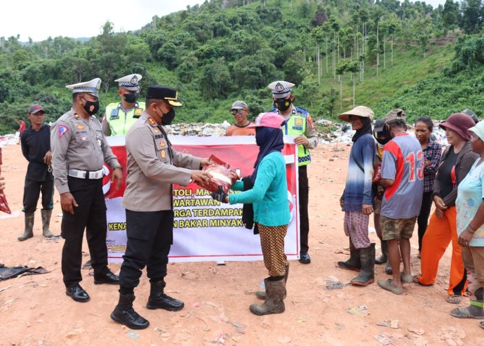 Kapolres Tolitoli Berbagi Beras di TPA Kabinuang Tolitoli