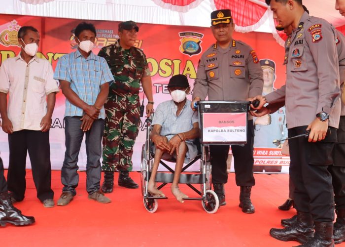 Wakili Kapolda Sulteng, Karo SDM Beri Bantuan Kepada Warga Saat Kunjungi Polres Buol