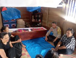 Wujud Kepedulian, Aipda Desran Melayat Warga Binaanya yang Meninggal Dunia