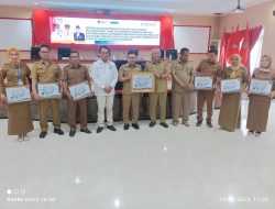Penganugerahan Piagam Kepatuhan Standar Pelayanan Publik pada Pemda Kabupaten Banggai