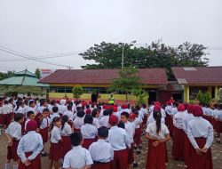 Satlantas Polres Morowali Utara Ajarkan Anak Menyebarang Jalan dan Larang Gunakan Sepeda Listrik