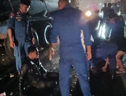 Detik-detik Ditpolairud Polda Sulteng Evakuasai Korban Laka lantas Dalam Kondisi Cuaca Hujan