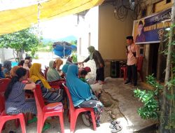 Relawan Wahyu Hidayat Sudirman Bagikan Sembako di desa Tompira