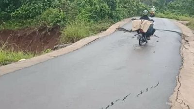 Habiskan Dana PEN 6,5 Miliar, Jalan Korolama-Tiu Kembali Rusak