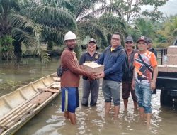 Anleg Fraksi Partai Golkar Morowali Utara Yaristan Palesa S.H, Turun Bantu Meringankan Beban Masyarakat Petasia Barat yang di Landa Banjir