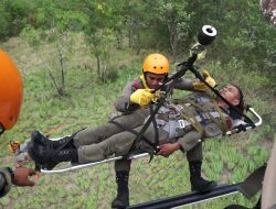 Puluhan Anggota Brimob Sulteng Ikuti Latihan Heli Rescue