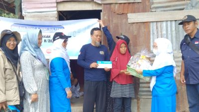 PWI Sulteng Berbagi, Salurkan Bingkisan Parcel ke Kaum Dhuafa