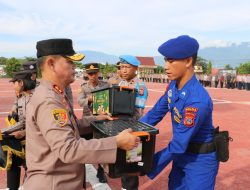 Wujud Kepedulian, Kapolda Sulteng Serahkan 4.500 Bingkisan Lebaran ke Personil