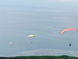 Kejuaraan Paralayang Internasional Di Gelar Di Bukit Lolaro Tinombo, Sulawesi Tengah