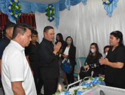 Wujud Penghormatan, Kapolda Sulteng Sampaikan Duka Cita ke Rumah (Alm) AKP Oscar J. Rorong