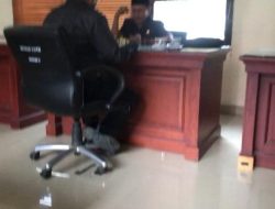 Tidak Hadir Rapat RDP, 2 Oknum Anleg Parimo main catur di Ruang Rapat Komisi