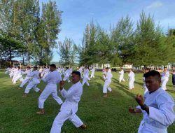 Tingkatkan Keterampilan Beladiri Militer, Danlanal Simeulue Bekali Prajurit Ilmu Beladiri Karate