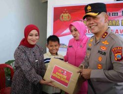 Kapolda Sulteng serahkan santunan kepada Ahli Waris Dua Anggota Polri gugur dalam tugas