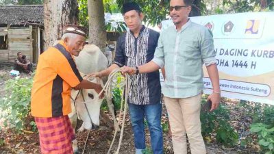 PWI Sulteng dan Balai Prasarana Pemukiman Wilayah Sulteng Salurkan Daging Kurban ke Masyarakat Watusampu