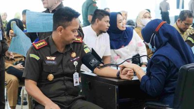 Kejaksaan Tinggi Sulawesi Tengah dan PMI Provinsi Sulawesi Tengah Gelar Kegiatan Donor Darah untuk Mengeratkan Tali Silaturahmi