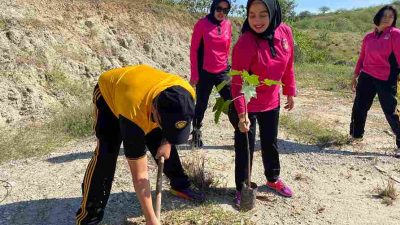 Ditlantas Polda Sulteng Galakkan Jumat Bersih, Clean and Green