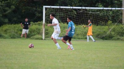 Laga Silaturahmi Sepak Bola ASN Parimo Vs ASN Touna : Wabup Badrun Nggai Jadwalkan Kunjungan Balasan
