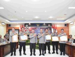 Kapolda Sulteng Serahkan Penghargaan 5 Kapolres Berprestasi
