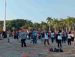 Sambut Kejuaraan TARKAM, Pegawai OPD dilingkup Pemda Parimo Senam Pagi dan Kerja Bakti