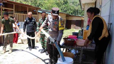 Distribusi Air Bersih Warnai Bakti Sosial HUT Humas Polri Ke-72 di Sulteng
