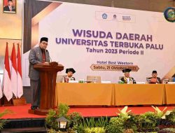 Harap Pj. Bupati Richard, 50 Wisuda UT Profesi Guru Parimo Menjadi Pelopor dan Agen Perubahan diMasyarakat