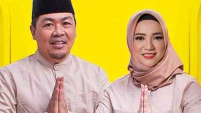 Syafrudin Hinelo.S.STP,M.Si,bersama Ketua Dharma Wanita Dinas Pendidikan dan Kebudayaan.Indry Azis.S.Sos.Mengucapkan Selamat Datang Para Peserta Kemah Prestasi ke 29 di Desa Boitan