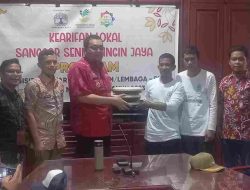 Pelaku Sanggar Seni Di Desa Tovalo Terima Bantuan Penguatan Kearifan Lokal