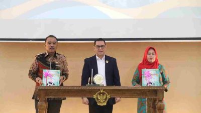 Asisten III Yusnaeni Terima Laporan Hasil Pemeriksaan BPK – RI Perwakilan Sulteng