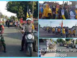 Sinergitas Babinsa dan Bhabinkamtibmas Kawal Jalan Santai HUT Desa Padungnyo