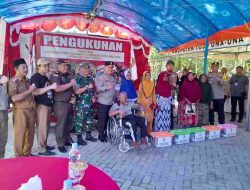 Kunjungan Kerja di Touna, Kapolda Sulteng Kukuhkan BTOF dan Serahkan Bansos di Lokasi Bencana Banjir