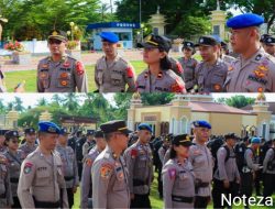 Personel BKO Pengamanan TPS dari Polda Sulteng tiba di halaman Polres Banggai