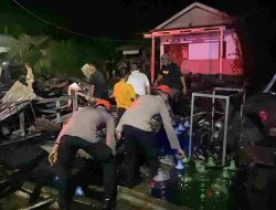 Gerak Cepat Ditsamapta Polda Sulteng Padamkan Kebakaran 7 Lapak di Poboya Palu
