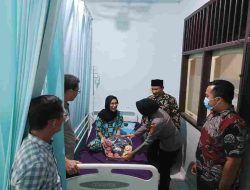 Kunjungi KPPS yang sakit, Polda Sulteng : Rasa empati dan Apresiasi tugas yang diamanahkan