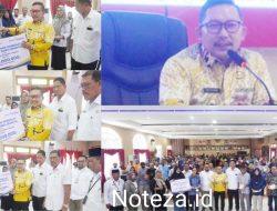 Bupati Banggai, Ir H.Amirudin.MM Menyerahkan Bantuan Tunai[ Bantu ] Tahap 1