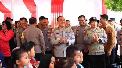 As-SDM Kapolri dan Rombongan Hibur Anak-anak Korban Banjir Demak di Posko Trauma Healing