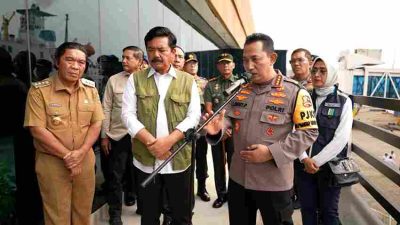 Kapolri Naik Heli Bareng Menko Polhukam Tinjau Kesiapan Arus Mudik di Merak