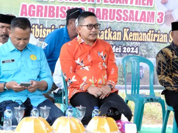 Bupati Amirudin Hadiri Panen Raya Tanaman Tomat dan Durian di Pondok Pasantren Agribisnis Darulsam 3
