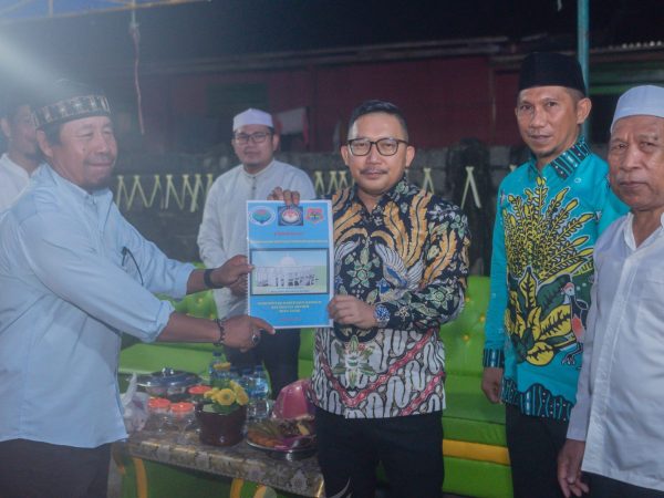 Bupati Amirudin Bersama Wabup Furqanuddin Secara Resmi Membuka Acara Festival Pandanga dan Kintom Expo Tahun 2024